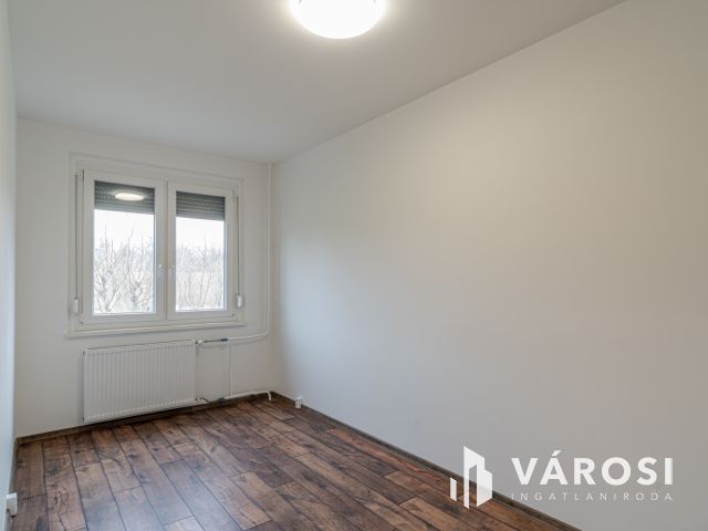 Teljesen felújított első emeleti lakás amerikai konyhával