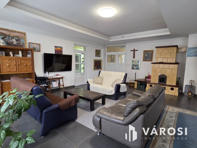 Madárcsicsergős otthon nagy kerttel – ház Debrecen határán