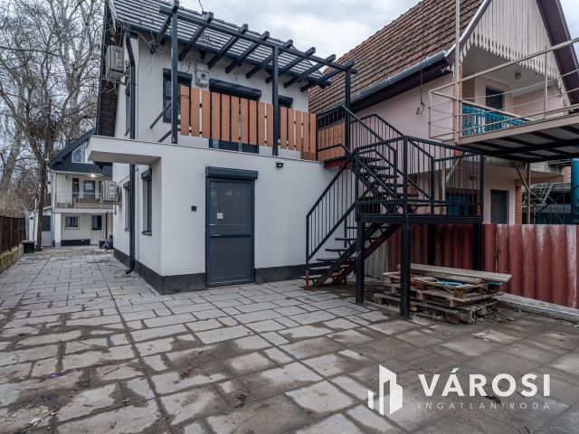 Patent nyaraló a Sárgán