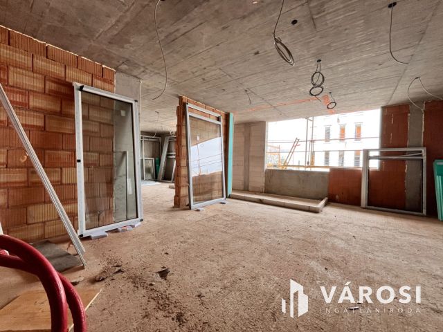 Modern földszinti lakás saját kerttel