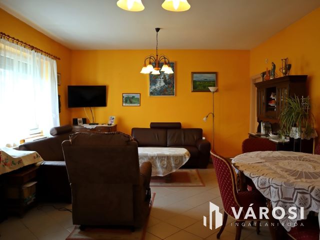 Balatonmáriafürdőn, családi ház, 150m-re a víztől