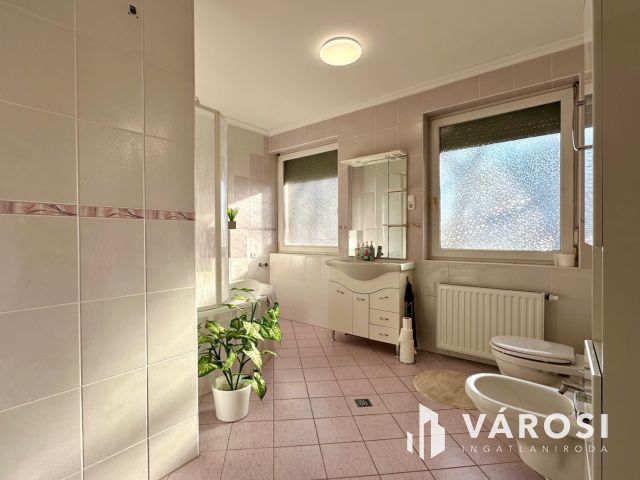 Debrecen-Nagyerdő kiemelt övezetében lakás ELADÓ