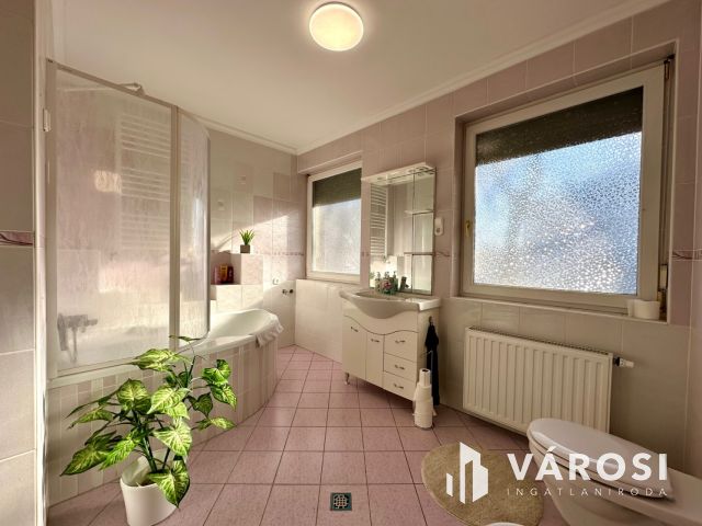 Debrecen-Nagyerdő kiemelt övezetében lakás ELADÓ