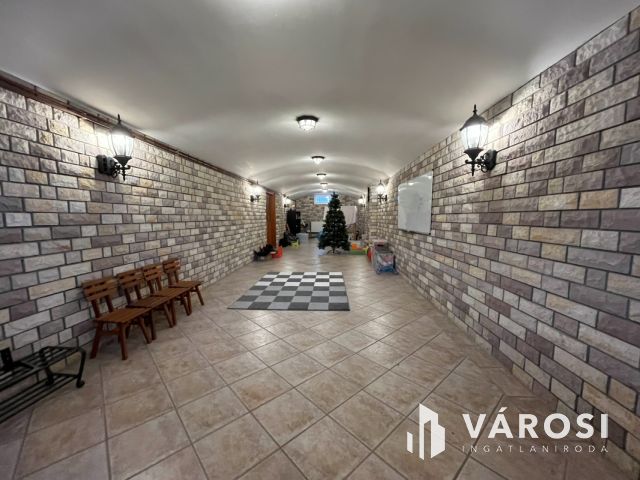 Debreceni Klasszikus Stílusú Impozáns Ingatlan Eladó!