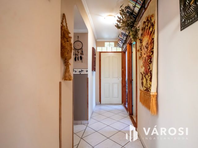 Felújított 5 szobás családi ház + 1 kislakás