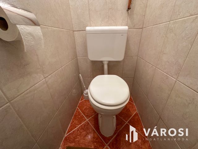 Pécskő úton 1+2 félszobás, erkélyes lakás eladó!