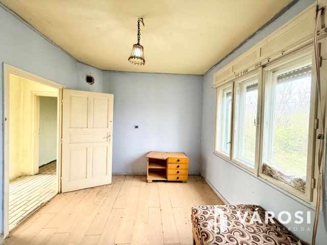 Balatoni panorámás, 2222 m²-es telek, felújítandó házzal