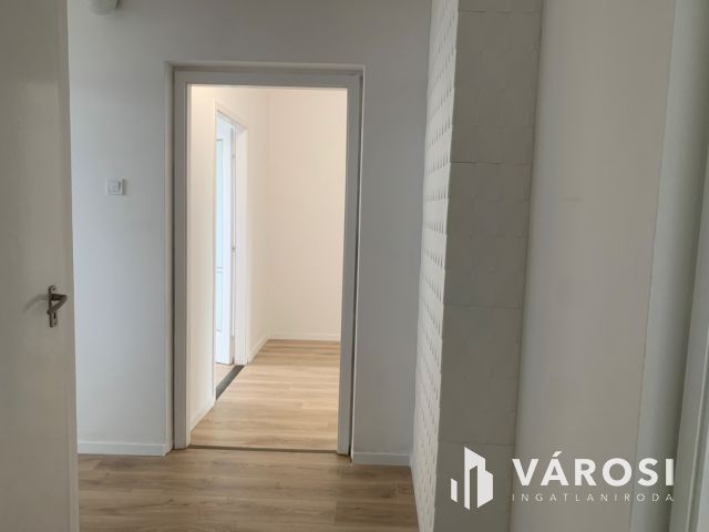 Derék utcán eladó egy  felújított, panorámás lakás