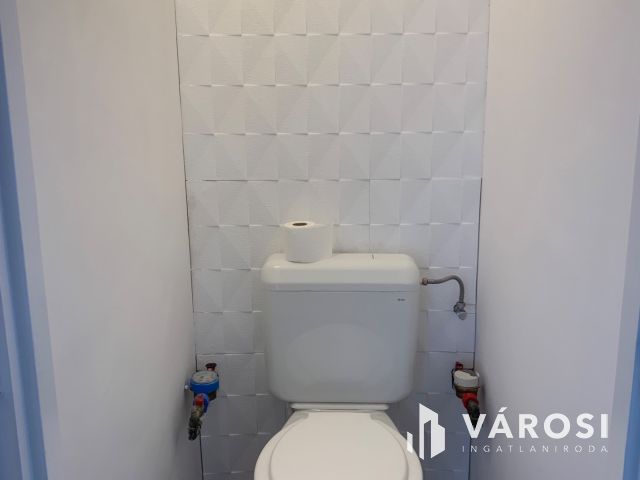 Derék utcán eladó egy  felújított, panorámás lakás