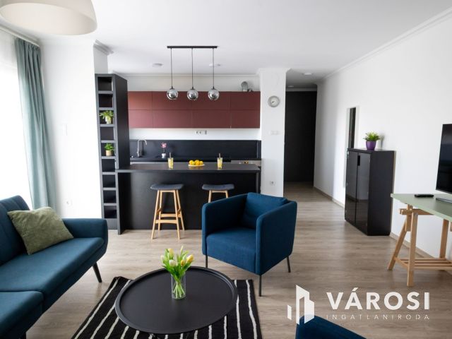 Nagy fedett teraszos lakás a Sestakertben eladó