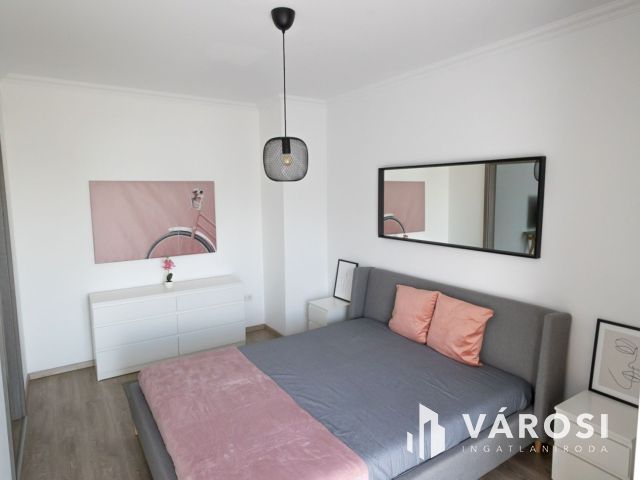 Nagy fedett teraszos lakás a Sestakertben eladó