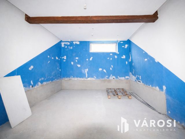 Modern elrendezés, jó ár Nagyszénáson