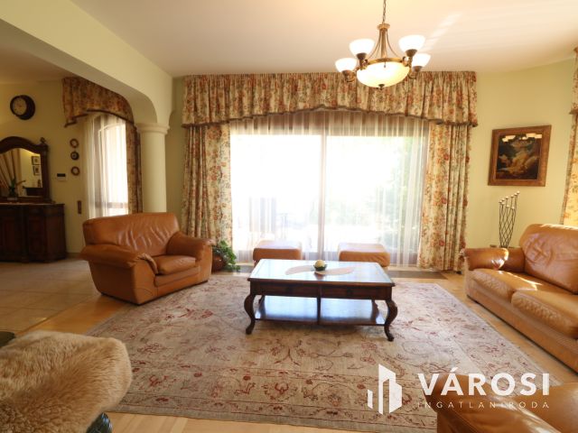 Klasszikus családi ház, Újszeged fő utcáján!