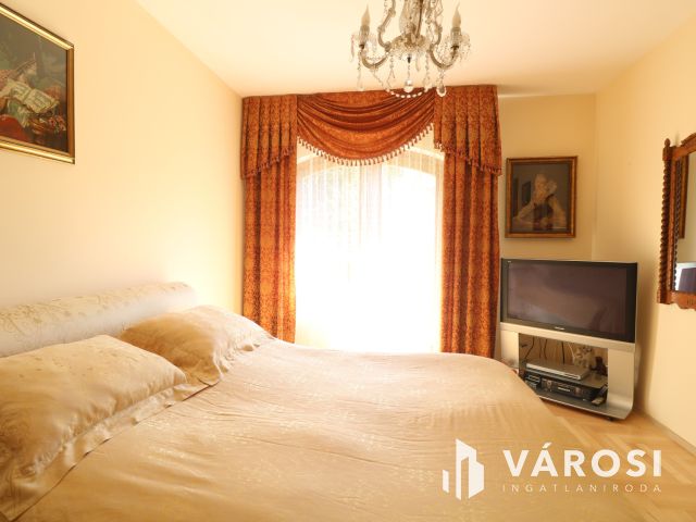 Klasszikus családi ház, Újszeged fő utcáján!