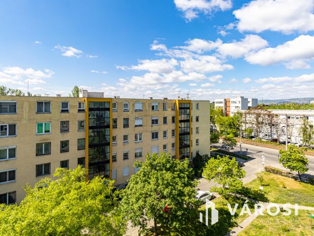 Ecseri úti metrónál, csúsztatott zsalus,erkélyes lakás eladó