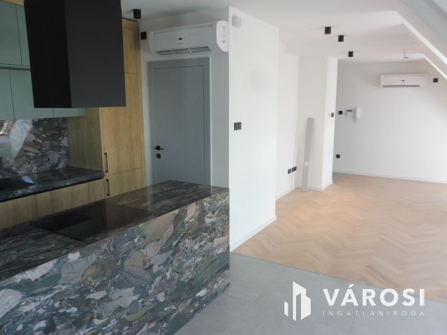 5 Csillagos penthouse Újszegeden Kiadó.