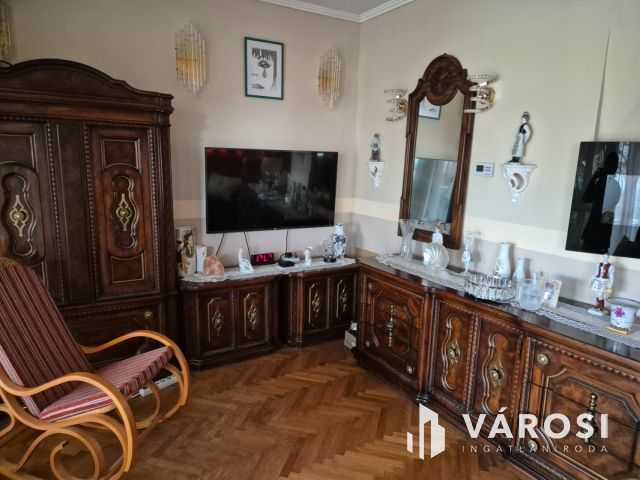 Nyíregyházán eladó 5 szobás  ház , sok lehetőséggel