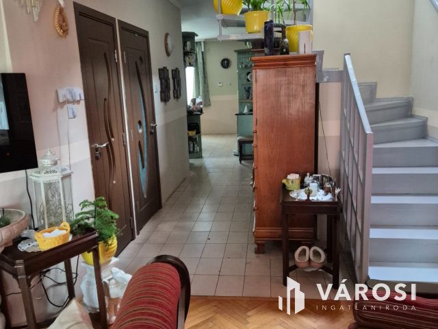 Nyíregyházán eladó 5 szobás  ház , sok lehetőséggel