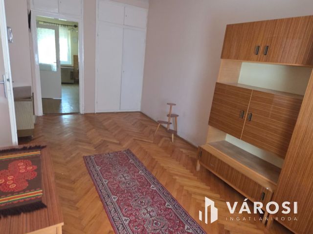 Platán soron kiadó erkélyes lakás