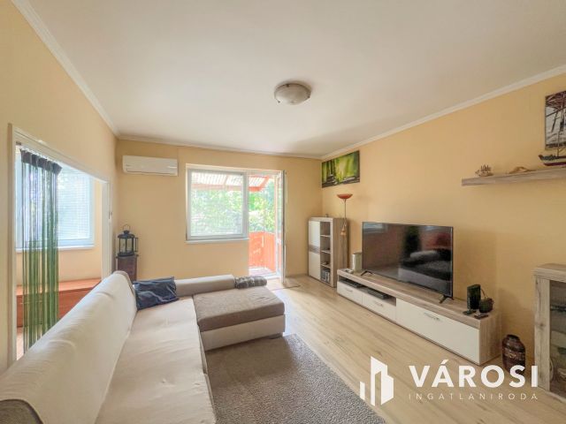 Első emeleti, erkélyes, világos lakás, zöldövezetben