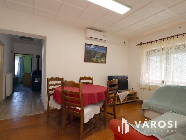 Zsóry-fürdő: 3 szintes ház, 20 fő, kész lehetőség!