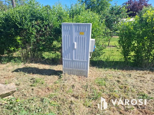 Közműves telek gyümölcsfákkal és tervekkel Cserszegtomajon