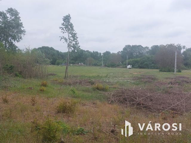 Ipari-gazdasági fejlesztési terület  a 4-es főút mellett