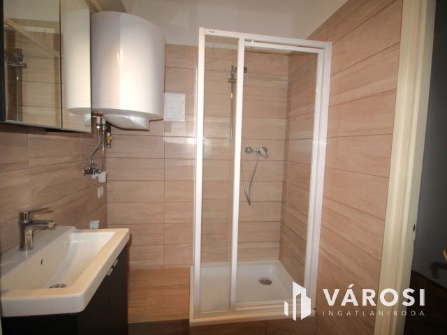 Napfényes, erkélyes, 2 szobás lakás a belvárosban