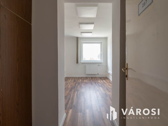 16 m2-es iroda kiadó Fáy utcai irodaépület 2. emeletén