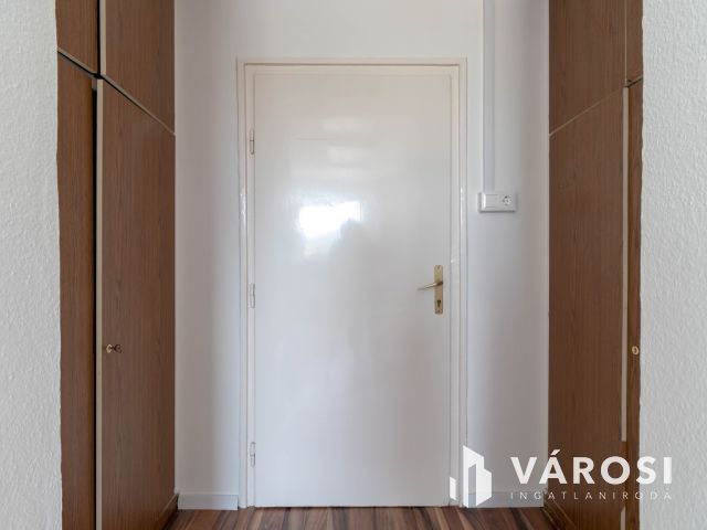 16 m2-es iroda kiadó Fáy utcai irodaépület 2. emeletén