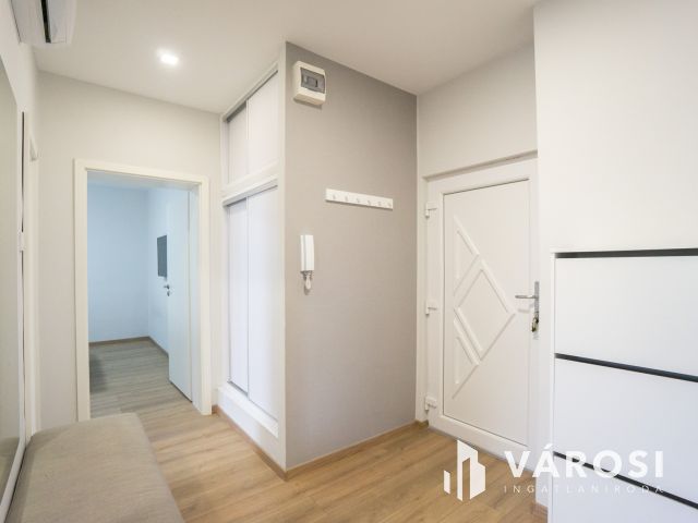 Fiatalos, felújított, berendezett klassz lakás!