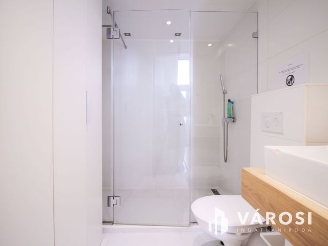 Eladó kettő az egyben modern garzonlakások az Operánál