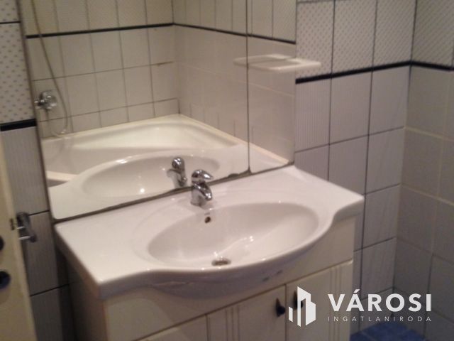 Jó állapotú 74nm-es lakás, Szombathely belvárosában