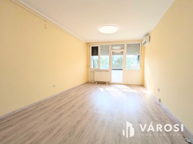 Napsütötte felújított erkélyes lakás garázs opcióval!