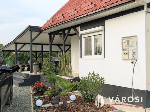 Felújított vízparti nyaraló sok-sok extrával!