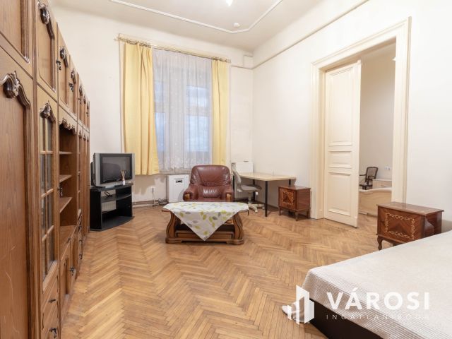 Horváth Mihály térnél 70 m2-es, 3 szobás, berendezett lakás