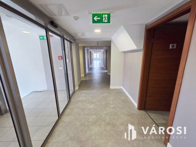 Kiadó modern, nagy méretű iroda Budaörsön! - 2