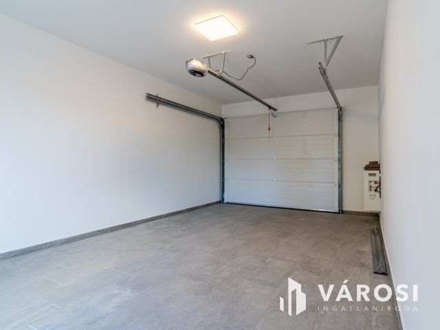 Ultramodern családi ház nem kicsi tetőterasszal